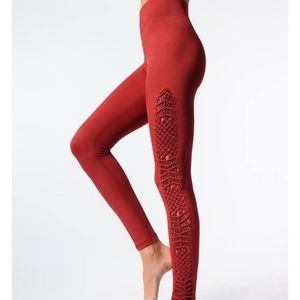 Carbon38 “Red Dahlia” Tanjung Leggings Size Small